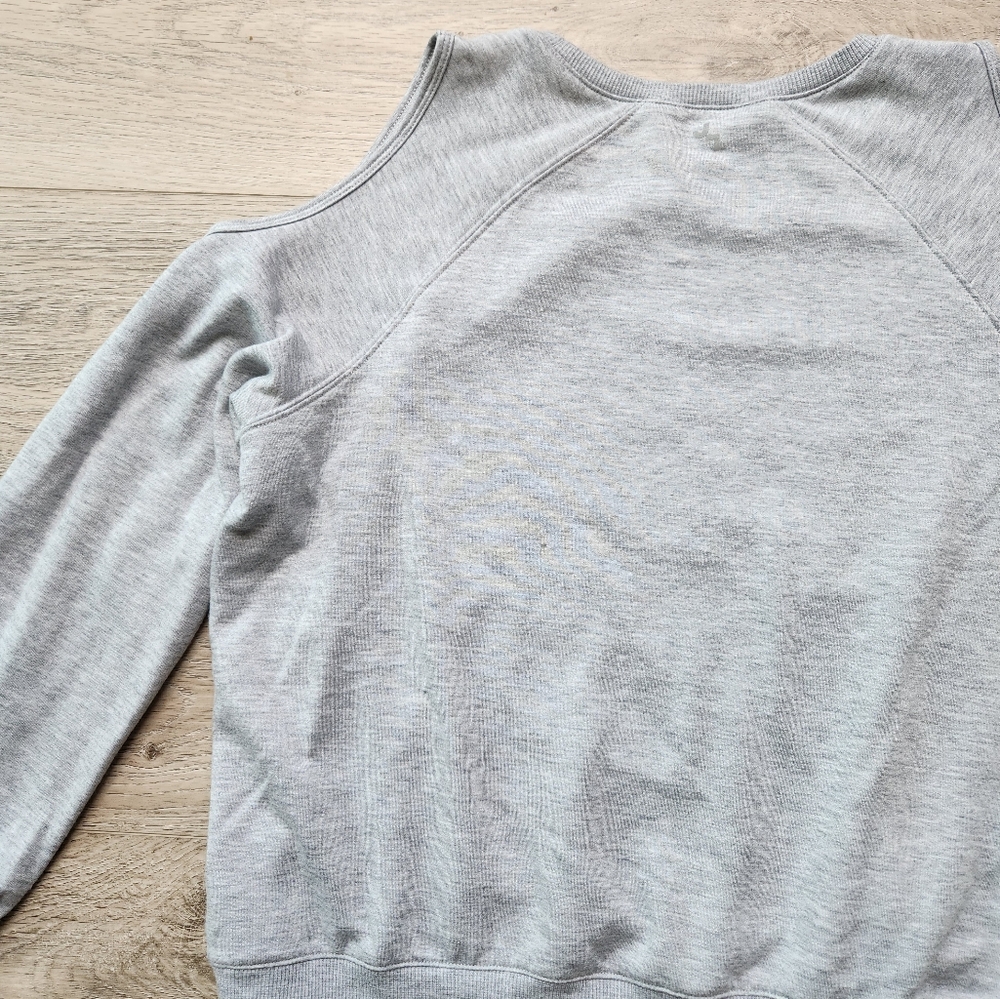 JoyLab Gray Cold Shoulder Sweater Top Womens Size Large Modal Lightweight Casual - Picture 8 of 10